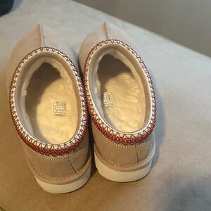 UGG Women's Slippers with Tan and Red Accents